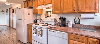 Burnsville Apt w/ Deck in Pisgah National Forest