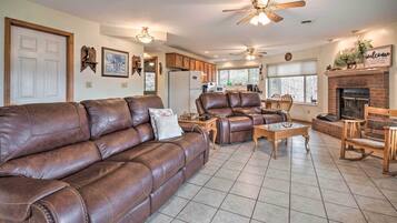 Apartment (2 Bedrooms) | Front of property