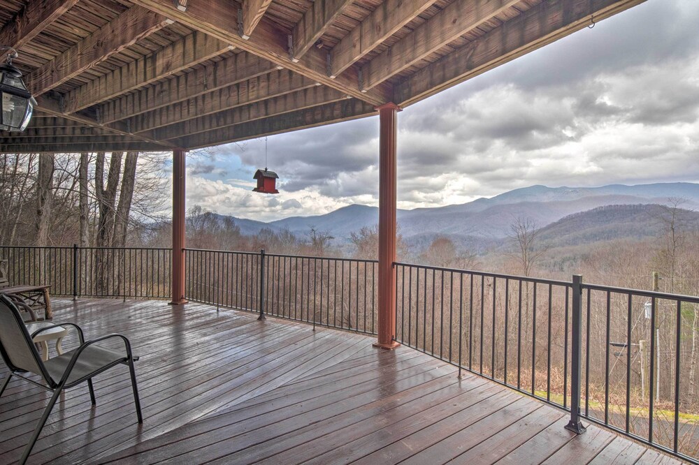 Pisgah National Forest Apartment w/ Deck & Views!