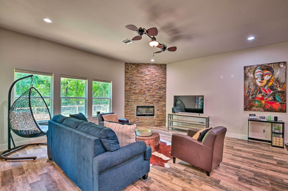 Newly Updated Mansfield Home w/ Fenced Yard!