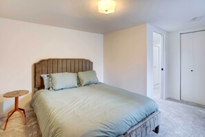 ハウス (4 Bedrooms) | 4 室のベッドルーム、アイロン / アイロン台、ベッドシーツ