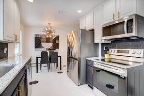 ハウス (4 Bedrooms) | 専用キッチン | 電子レンジ、オーブン、コンロ、食器洗い機