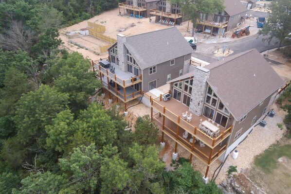 House (Multiple Bedrooms) | Interior - Lavish Retreat w/ Decks, Steps to Table Rock Lake! (Lampe)
