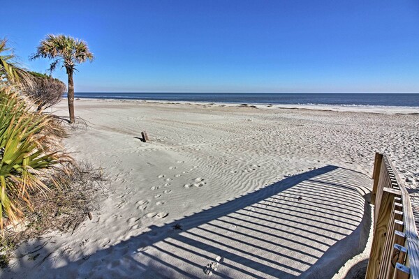 Ocean View, Pools: Hilton Head Resort: Str 072378 - Hilton Head Island, SC