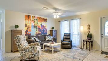 House (2 Bedrooms) | Interior