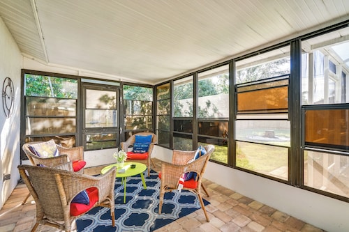 7 Mi to Beaches: Pet-friendly Cape Coral Home