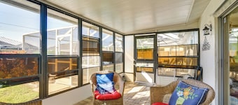 7 Mi to Beaches: Pet-friendly Cape Coral Home