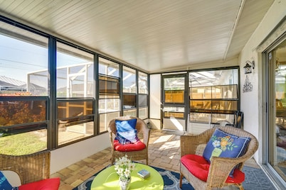 7 Mi to Beaches: Pet-friendly Cape Coral Home