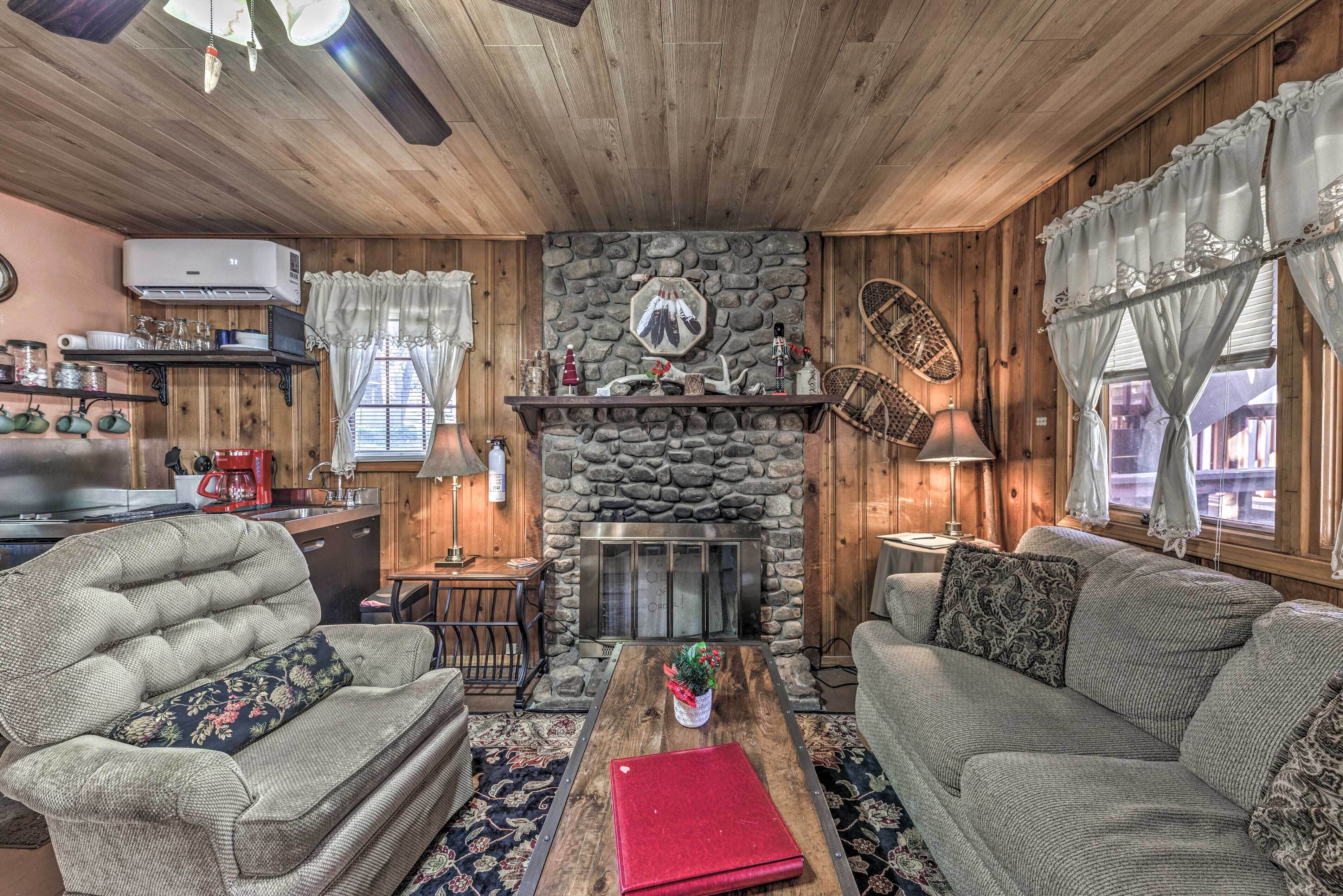 Rustic Riverfront Cabin ~5 Miles to Ruidoso Downs!