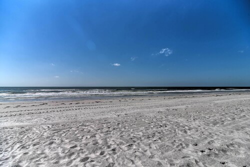 Large Balcony & Water Views: Indian Shores Condo!