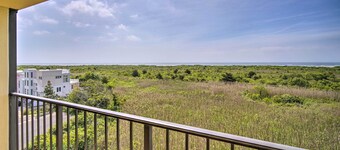 Welcoming Brigantine Condo w/ Ocean Views!