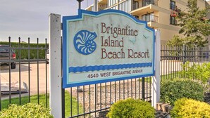 A sign for Brigantine Island Beach Resort with a coastal design, located at 4540 West Brigantine Avenue. - Welcoming Brigantine Condo w/ Ocean Views! (Brigantine)