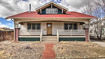 House (3 Bedrooms) | Front of property