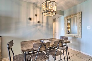 Dining - Beachfront Condo With Balconies & Pool Access! (Gulf Shores)