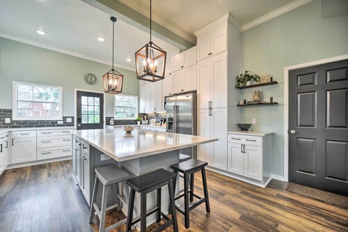 Spacious Abode, Walk to Texas Heroes Square!