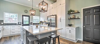 Spacious Abode, Walk to Texas Heroes Square!