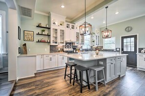 المنشأة من الداخل