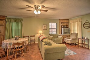 Apartment (2 Bedrooms) | Interior - Inviting Apartment w/ Deck in Smoky Mountains (Newport)