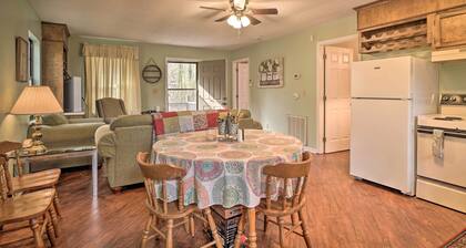 Inviting Apartment w/ Deck in Smoky Mountains