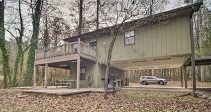 Inviting Apartment w/ Deck in Smoky Mountains