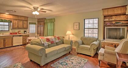 Inviting Apartment w/ Deck in Smoky Mountains
