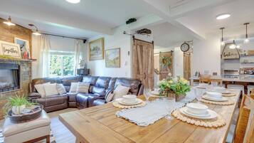 House (3 Bedrooms) | Interior