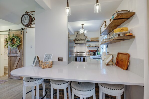 Interior - Farmhouse w/ Private Hot Tub < 1 Mile to Birch Bay (Blaine)