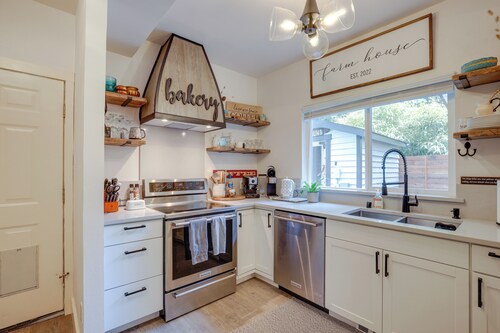 Farmhouse w/ Private Hot Tub < 1 Mile to Birch Bay