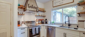 Farmhouse w/ Private Hot Tub < 1 Mile to Birch Bay