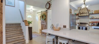 Farmhouse w/ Private Hot Tub < 1 Mile to Birch Bay