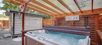 Farmhouse w/ Private Hot Tub < 1 Mile to Birch Bay