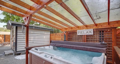 Farmhouse w/ Private Hot Tub < 1 Mile to Birch Bay