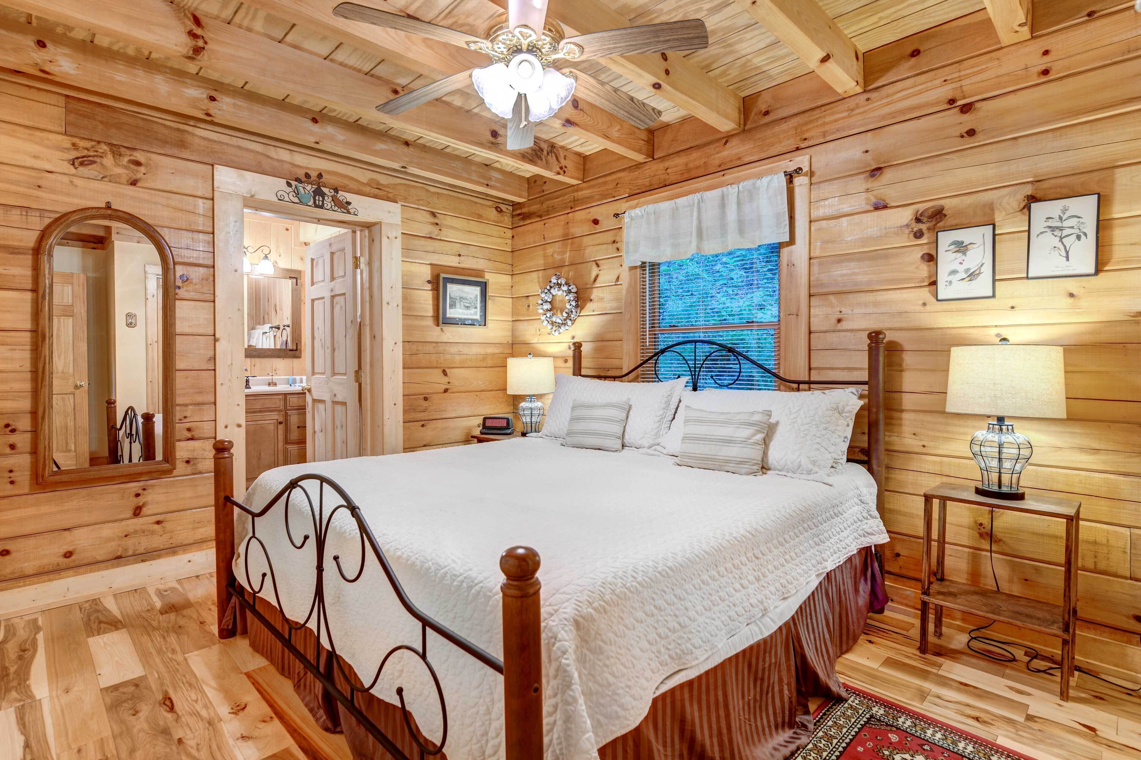 Waynesville Cabin w/ Covered Deck & Fire Pit!