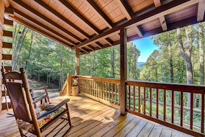 Terrace/patio - Waynesville Cabin w/ Covered Deck & Fire Pit! (Waynesville)