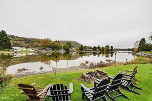 House (4 Bedrooms) | Interior - Lakefront Homer Abode w/ Patio & Backyard! (Homer)