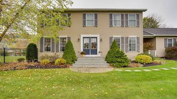 Rumah (4 Bedrooms) | Bagian depan properti