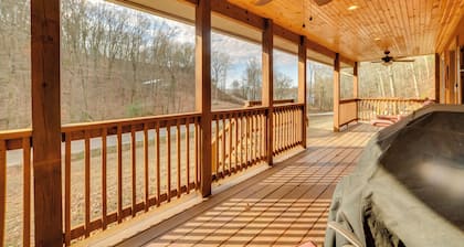 Cozy Waverly Cabin w/ Fireplace & Deck!