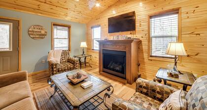 Cozy Waverly Cabin w/ Fireplace & Deck!