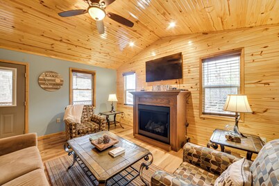 Cozy Waverly Cabin w/ Fireplace & Deck!