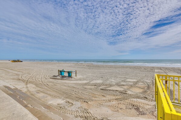 Apartment (1 Bedroom) | Interior - Padre Island Condo w/ Pool Access - Walk to Beach! (Corpus Christi)