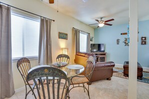 Apartment (1 Bedroom) | Interior - Padre Island Condo w/ Pool Access - Walk to Beach! (Corpus Christi)