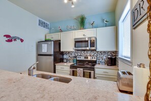 Apartment (1 Bedroom) | Interior - Padre Island Condo w/ Pool Access - Walk to Beach! (Corpus Christi)