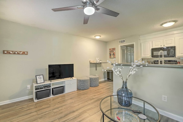Apartment (1 Bedroom) | Interior - Auburn Condo w/ 2 Pools < 2 Mi to University! (Auburn)