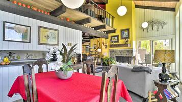 House (5 Bedrooms) | Interior