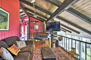 House (5 Bedrooms) | Interior