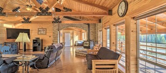 Stunning Montana Retreat: Hot Tub, On-site Hiking!