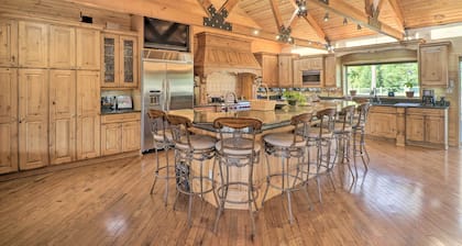 Stunning Montana Retreat: Hot Tub, On-site Hiking!