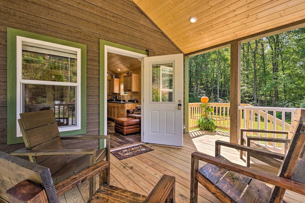 Quaint Mtn Cabin: Tiny Living Near Big Adventure - Bootleg Mountain, SC