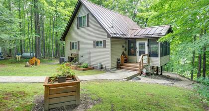Cozy Cabin on 10 Acres, Walk to Chippewa River!