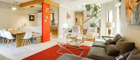 Nhà (3 Bedrooms) | Khu phòng khách | TV